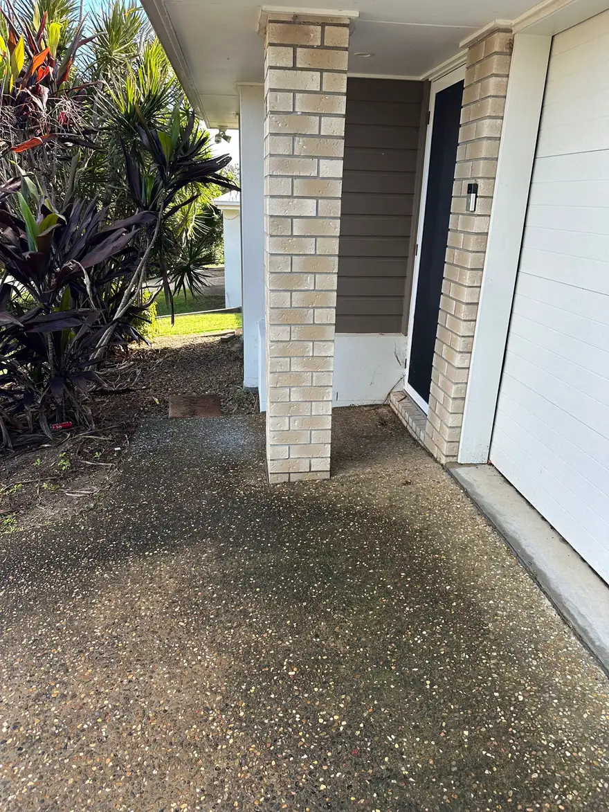 Driveway and pavers pressure washing before